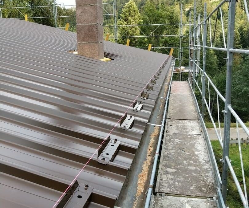 Couverture en bac acier à La Bresse : une solution moderne et robuste